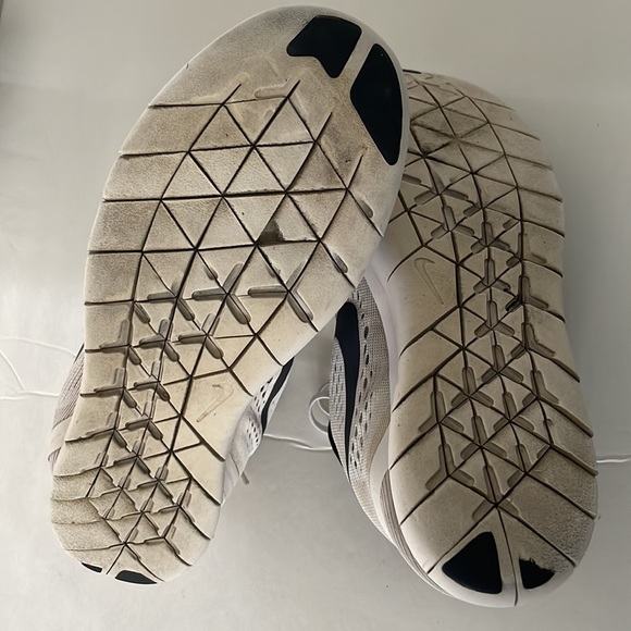 Nike - Picture 3 of 4